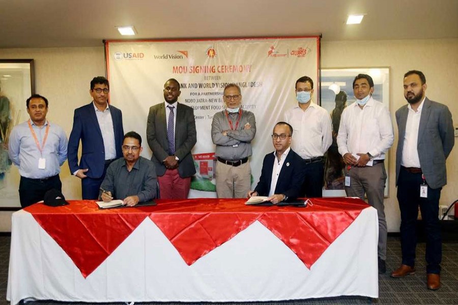 Mashrur Arefin, Managing Director & CEO of City Bank, and Suresh Bartlett, National Director of World Vision Bangladesh, signing an agreement recently