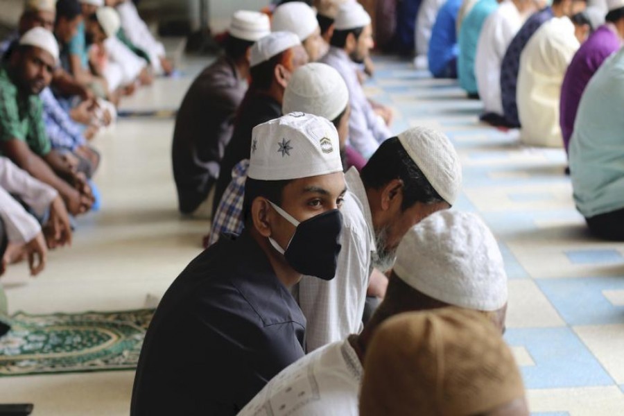 Govt makes wearing face mask mandatory at places of worship