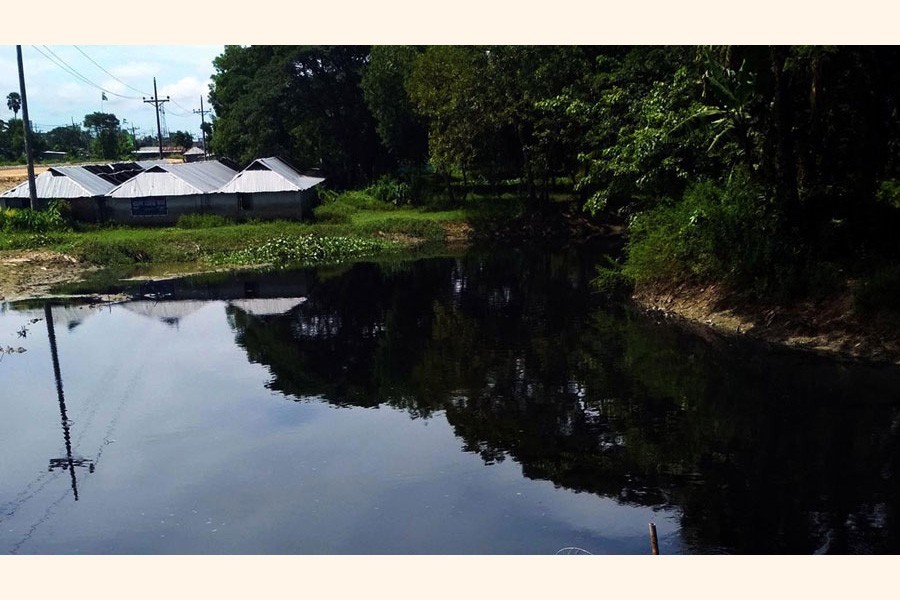 Water colour has turned black in a canal in the Bijoyapur Jailkhana Bari area of Sadar South upazila in Cumilla — FE Photo