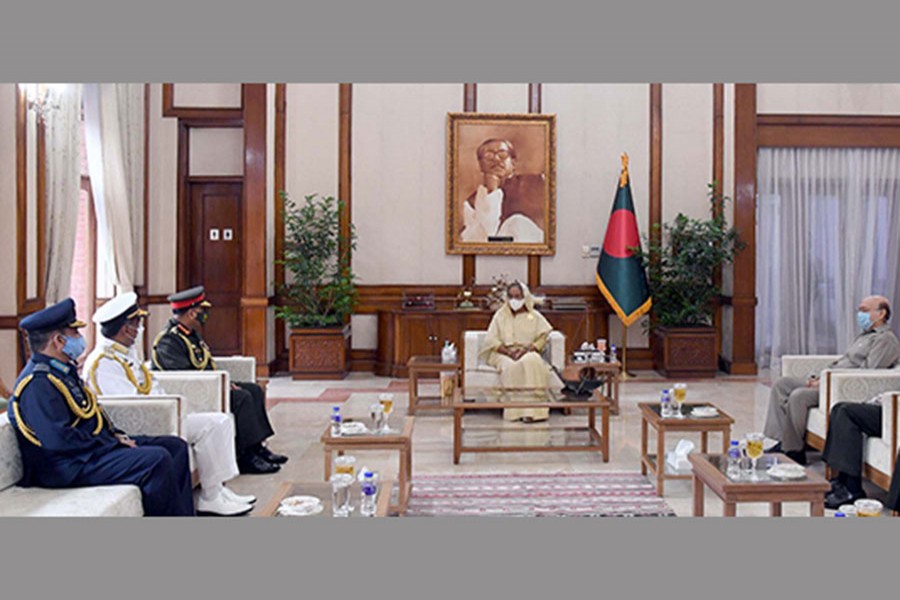 Chiefs of three services call on PM