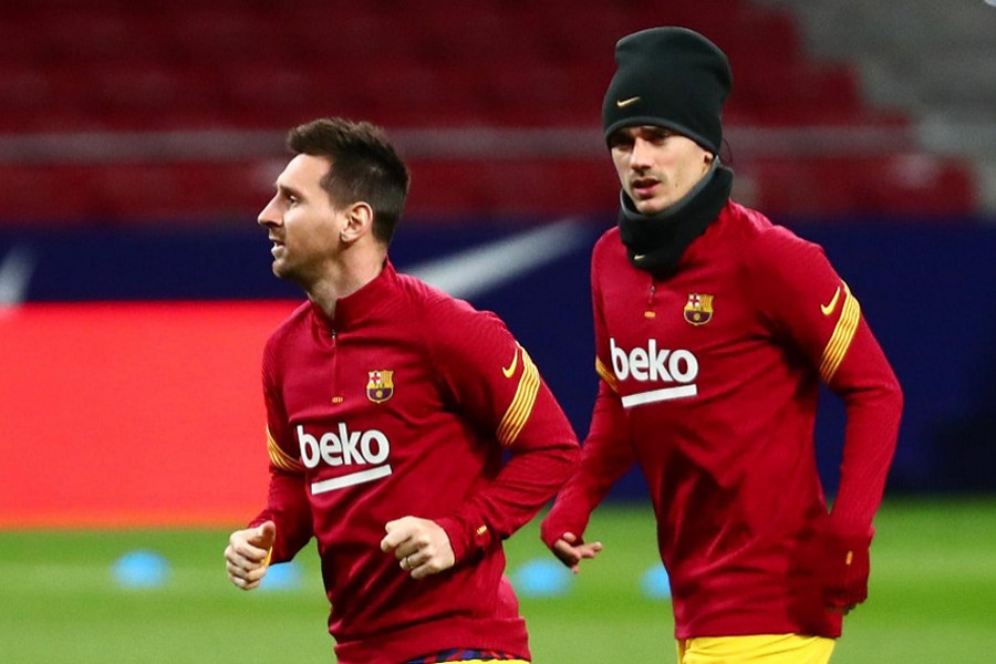 Barcelona's Lionel Messi and Antoine Griezmann during the warm up before the match against Atletico Madrid at Wanda Metropolitano on November 21, 2020 — Reuters/Files