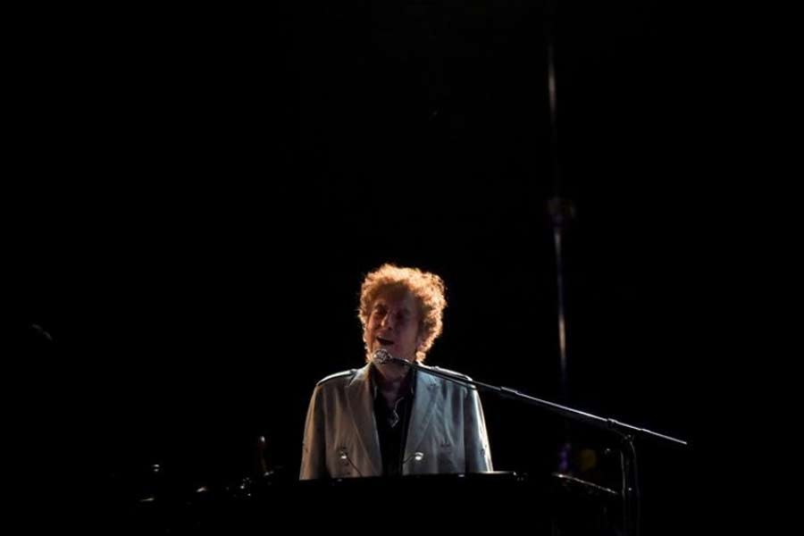 Bob Dylan sells entire song catalogue to Universal Music