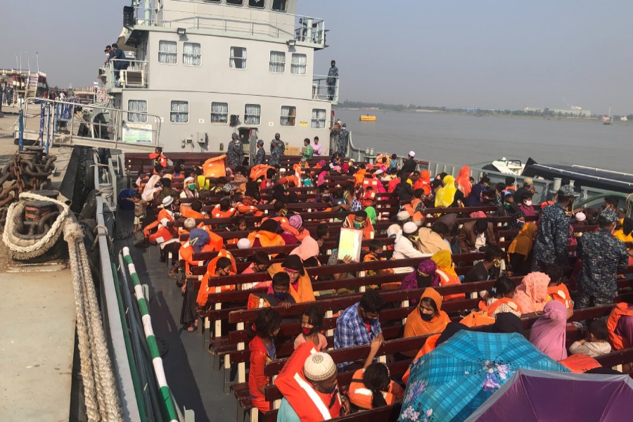 The first batch of refugees comprising 1,642 Rohingya  was moved to Bhasan Char island on Friday, November 04, 2020, in a bid to decongest the over-crowded camps in Cox's Bazar  — FE photo