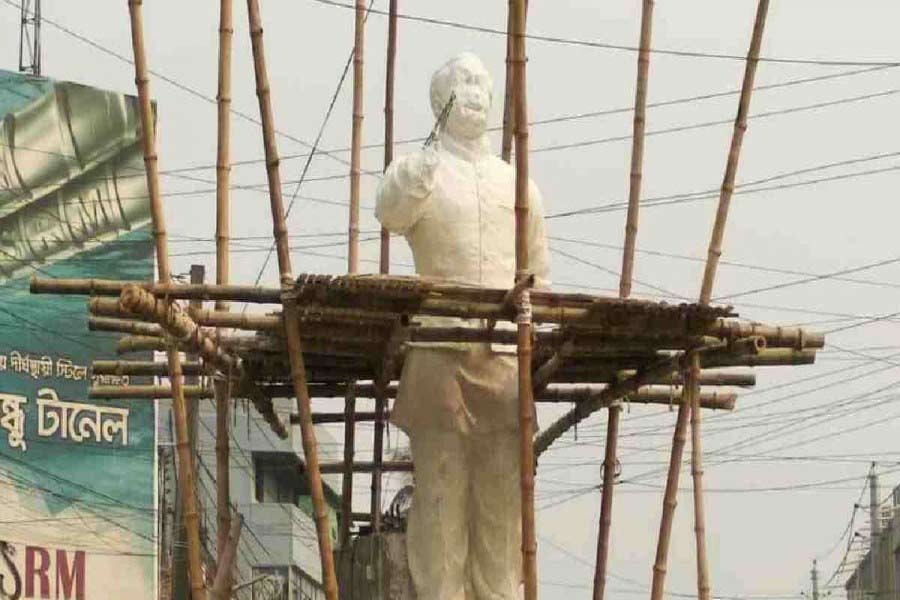 Chattogram judges protest against vandalism of Bangabandhu sculpture