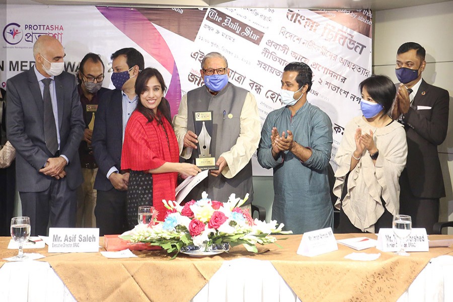 Expatriates’ Welfare and Overseas Employment Minister Imran Ahmad handing over ‘Migration Media Award’ to Arafat Ara, a reporter of The Financial Express, in the city on Thursday