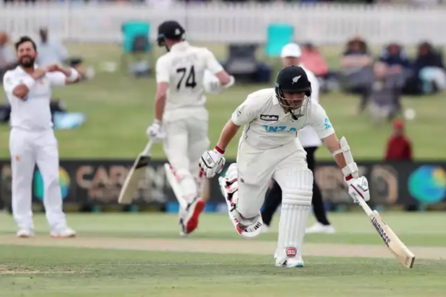 Williamson leads NZ to post 400-plus runs, Pakistan start struggling