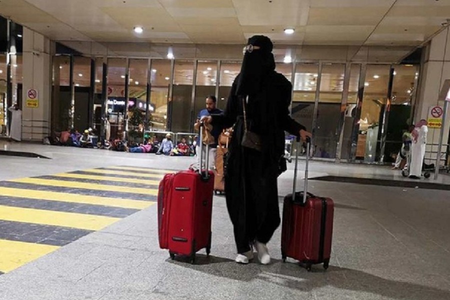 Saudi Arabia extends entry ban amid coronavirus variant fears