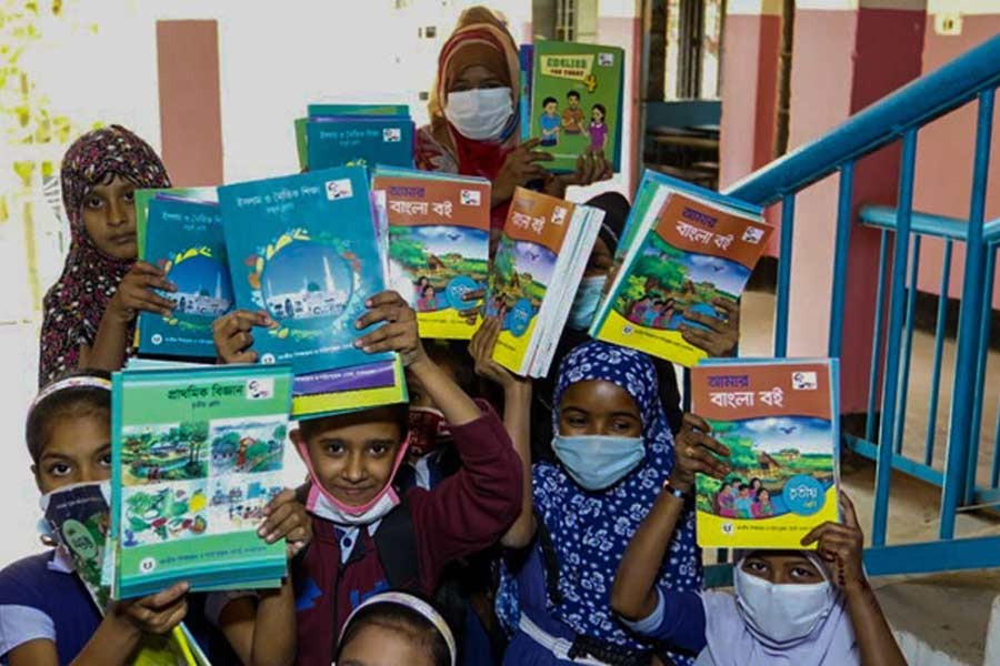 Primary students get new textbooks