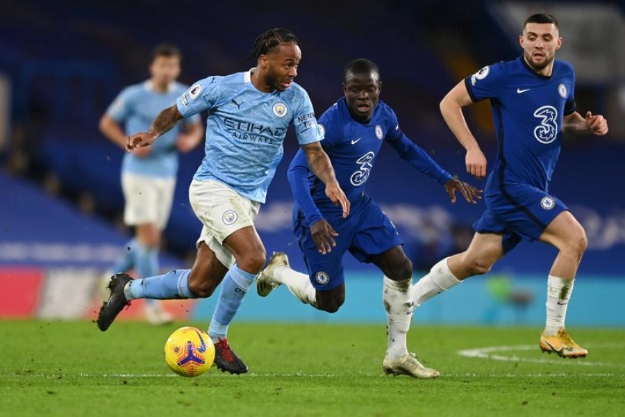 Premier League - Chelsea v Manchester City - Stamford Bridge, London, Britain - January 3, 2021 Manchester City's Raheem Sterling in action with Chelsea's N'Golo Kante and Mateo Kovacic Pool via REUTERS/Shaun Botterill