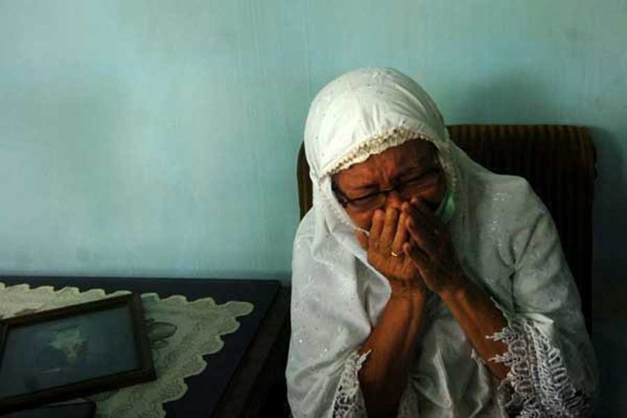 Sri Lungdiyanti, 41, family member of a Sriwijaya Air passenger reacting after the Flight SJ182 Boeing 737-500, crashed after taking off, in Tegal, Central Java Province, Indonesia, on Sunday –Reuters Photo