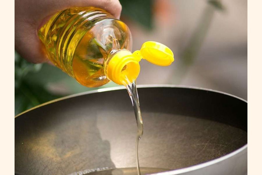 Bangladesh needs regulation on  used cooking oil disposal: Experts