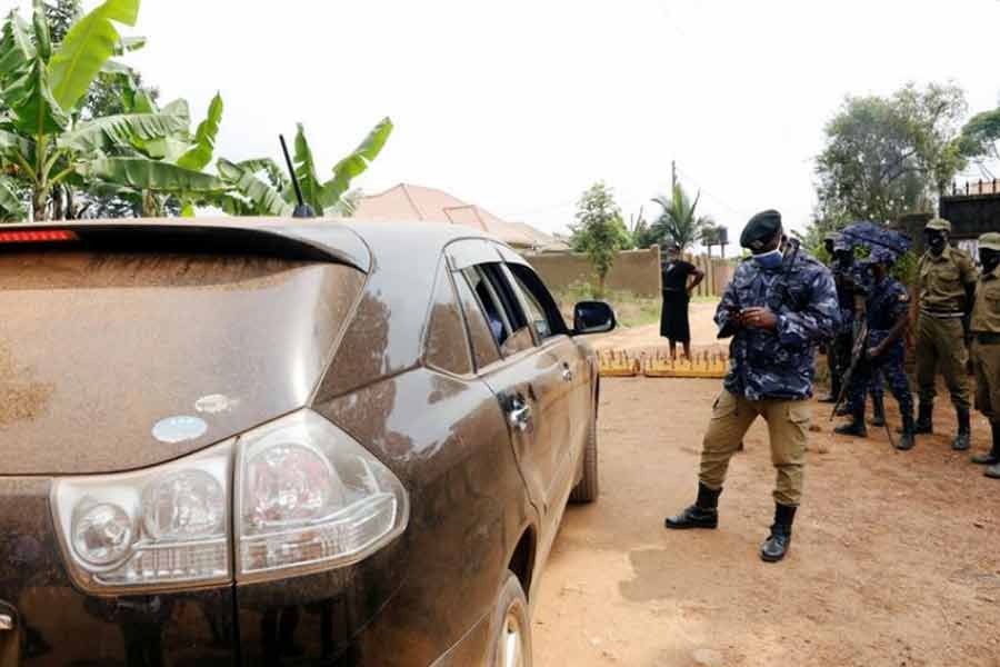 Ugandan police officers refusing lawyers of Ugandan opposition presidential candidate Robert Kyagulanyi, also known as Bobi Wine, from meeting him at his house in Kampala of Uganda on Monday –Reuters photo