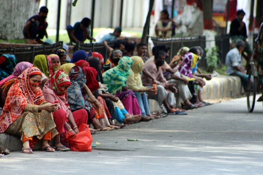 Low income people in Dhaka’s Eskaton area waiting for people to come and provide some relief assistance for them during the government-enforced lockdown in April — Focus Bangla/Files