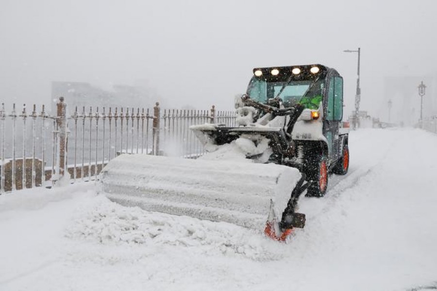 A snowplow removes snow from the walking path of the Brooklyn Bridge during a snow storm, amid the coronavirus disease (COVID-19) pandemic, in New York City, New York, U.S., February 1, 2021. REUTERS/Brendan McDermid