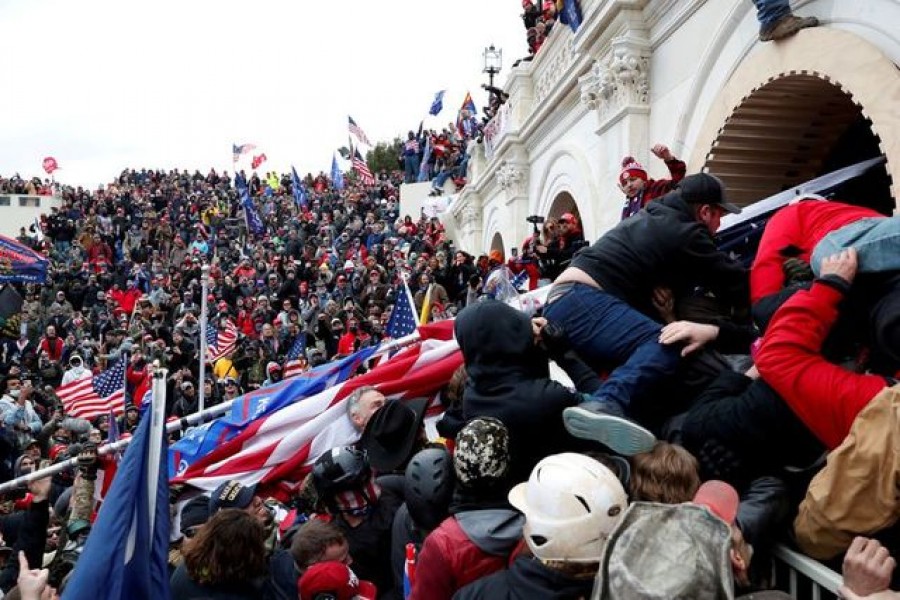 FILE PHOTO: Pro-Trump protesters storm into the US Capitol during clashes with police, during a rally to contest the certification of the 2020 US presidential election results by the US Congress, in Washington, US, January 6, 2021. REUTERS/Shannon Stapleton//File Photo