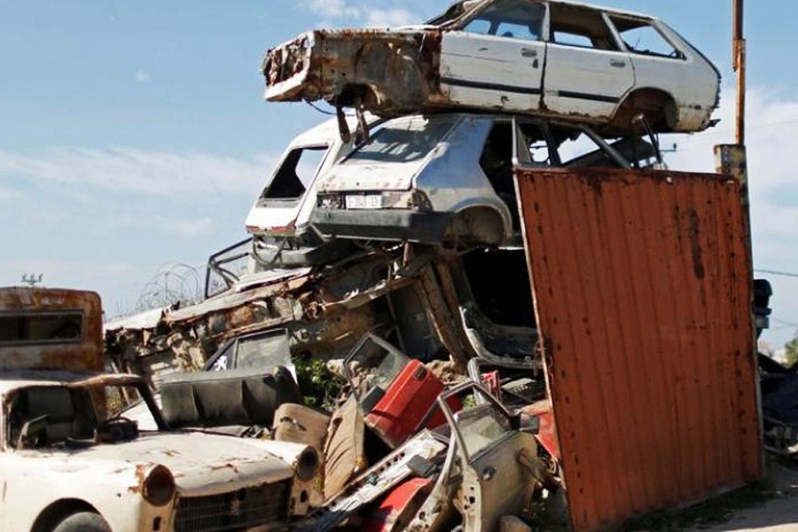 Gaza's car graveyards turn to profit