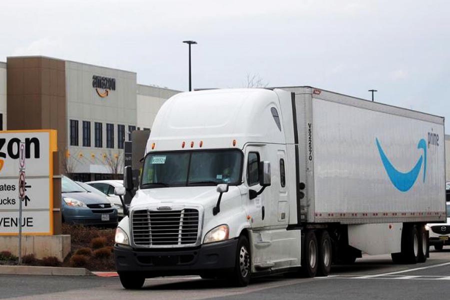 Amazon orders hundreds of trucks that run on natural gas