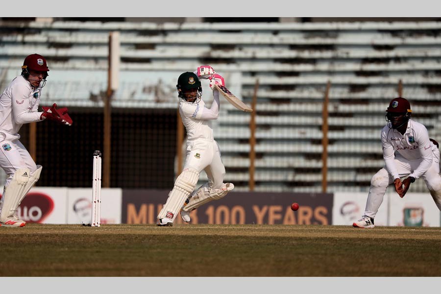 Bangladesh top order collapses in reply to WIndies' 400-plus first innings