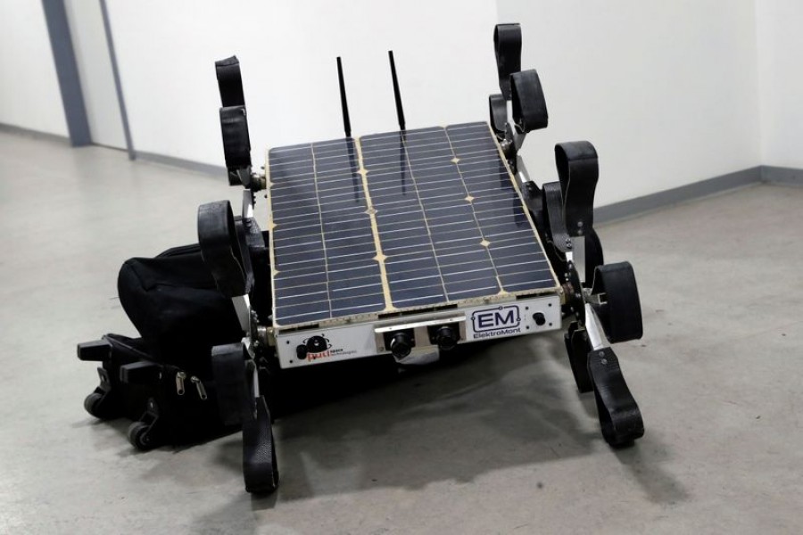 Tiny Hungarian water-tracker aims to rove the Moon