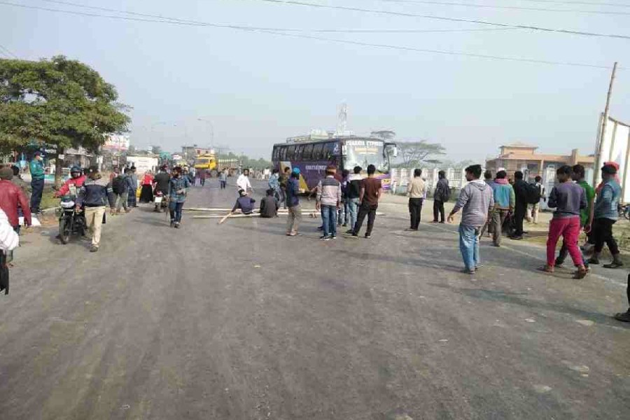 Barishal University students protest attack on fellows