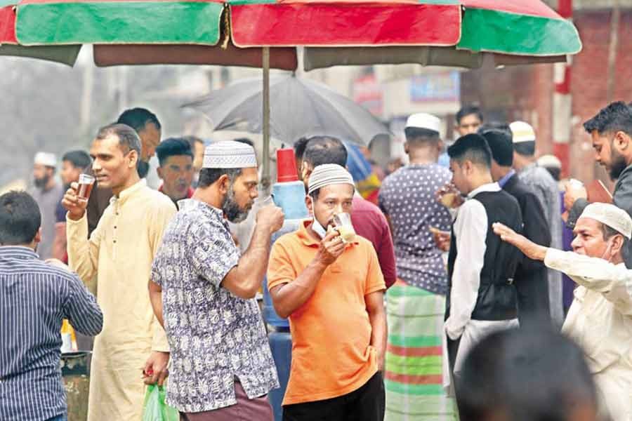 People hang out and sip tea at a public place, not caring a fig for the health guidelines issued by the authorities concerned for prevention and control of the Covid-19. The photo was taken in Gopibagh area of the capital recently. — FE file photo