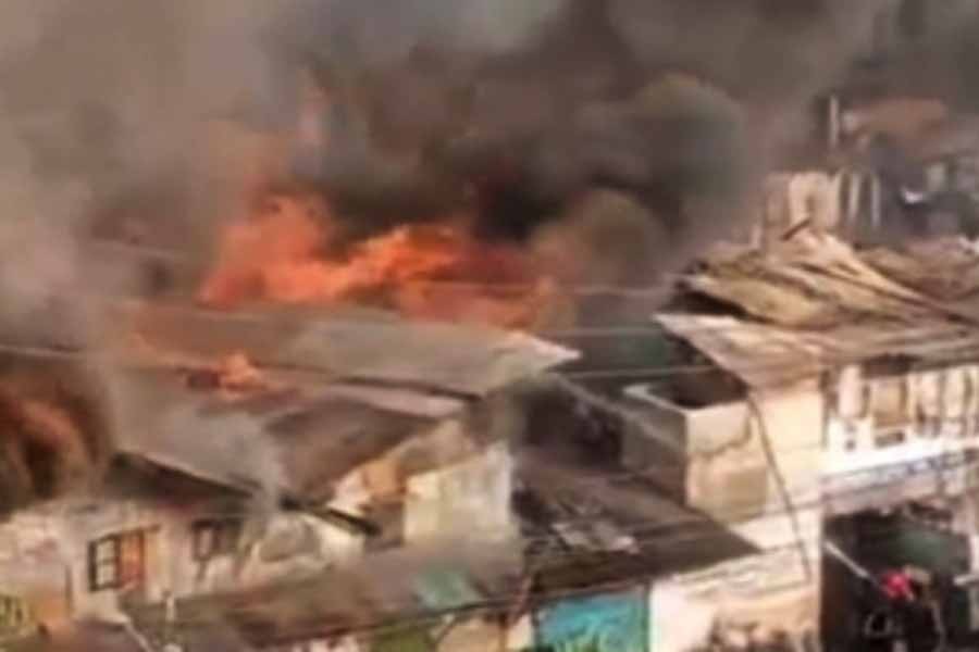 Dhaka slum fire guts 150 shanties