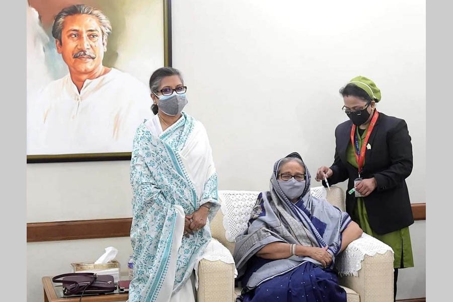 PM Hasina takes her first dose of Covid vaccine