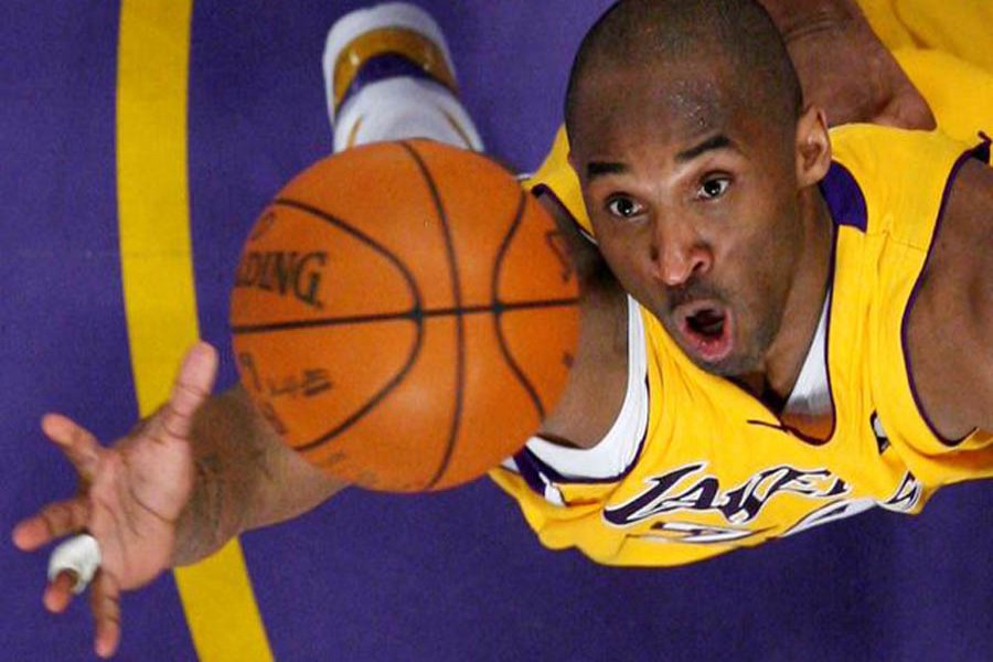 Los Angeles Lakers Kobe Bryant jumps for a rebound against the Denver Nuggets during Game 2 of their NBA Western Conference final basketball playoff game in Los Angeles, California, US, May 21, 2009 — Reuters