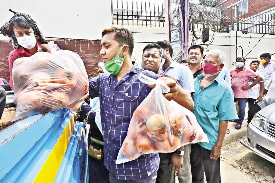 A person has just bought onions at Tk 15 a kilogram from a sales point of the Trading Corporation of Bangladesh in the Secretariat area of the capital on Thursday as onion prices have once again increased to Tk 50-55 per kg on the retail market — FE photo by KAZ Sumon