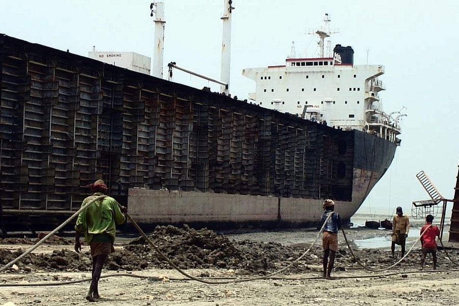 Bangladesh shipbreakers win right to sue UK owners in landmark ruling