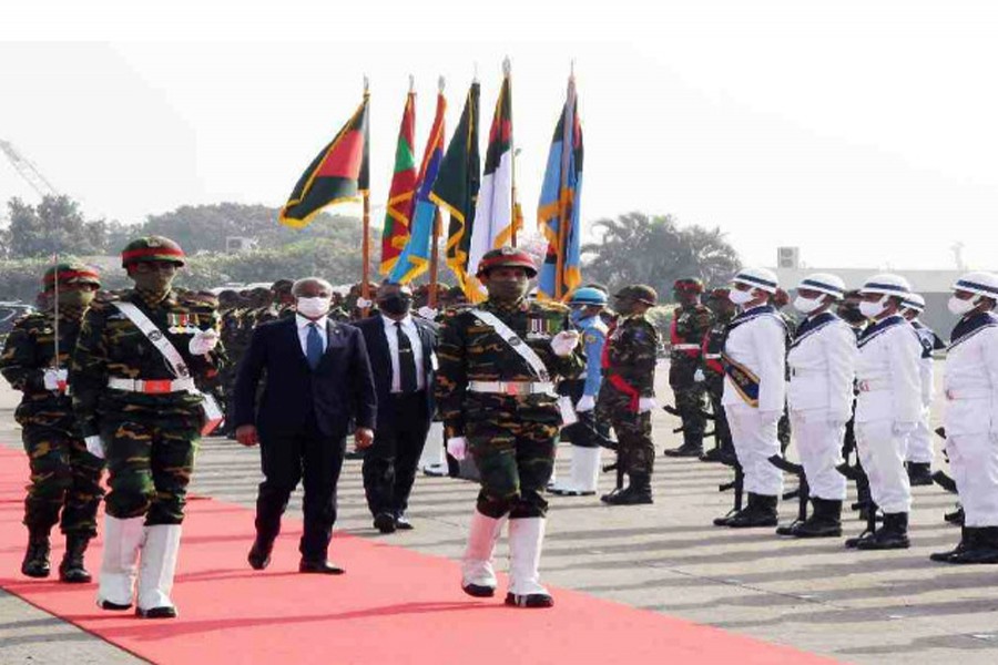 Maldivian President arrives in Dhaka