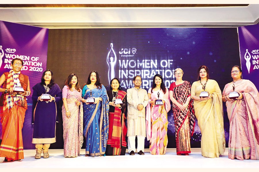 Award recipients with the guests at Women of Inspiration Award 2020