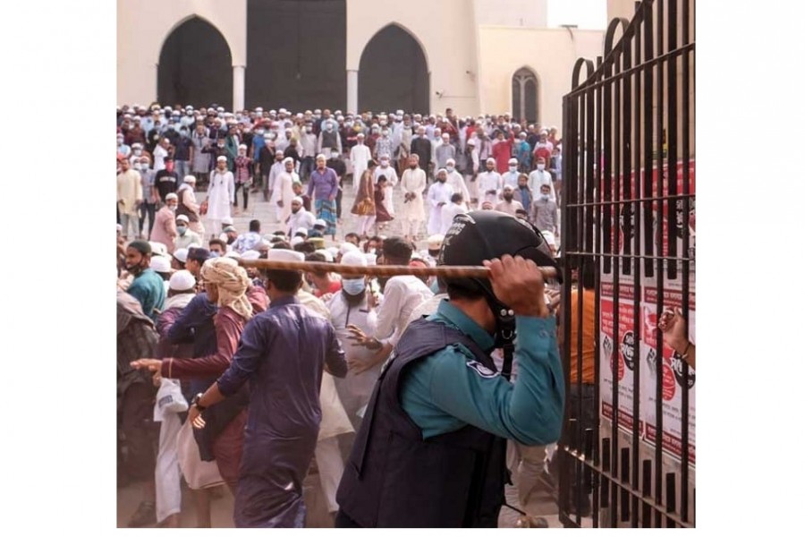 Clash after Friday prayers at Baitul Mukarram Mosque over Modi’s visit   