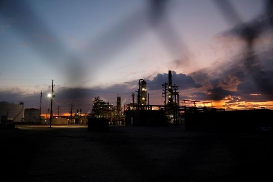 FILE PHOTO: A general view of a refinery in Hobbs, New Mexico, US, September 18, 2019. REUTERS/Adria Malcolm/File Photo