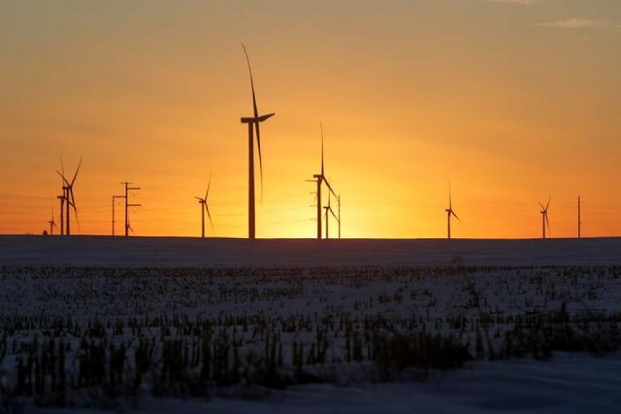 FILE PHOTO: A wind farm shares space with corn fields the day before the Iowa caucuses, where agriculture and clean energy are key issues, in Latimer, Iowa, US, February 2, 2020. REUTERS/Jonathan Ernst