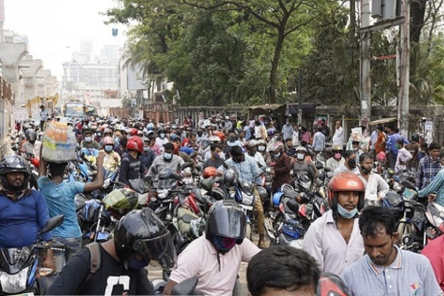 Angered by service ban, ridesharing bikers block Dhaka roads