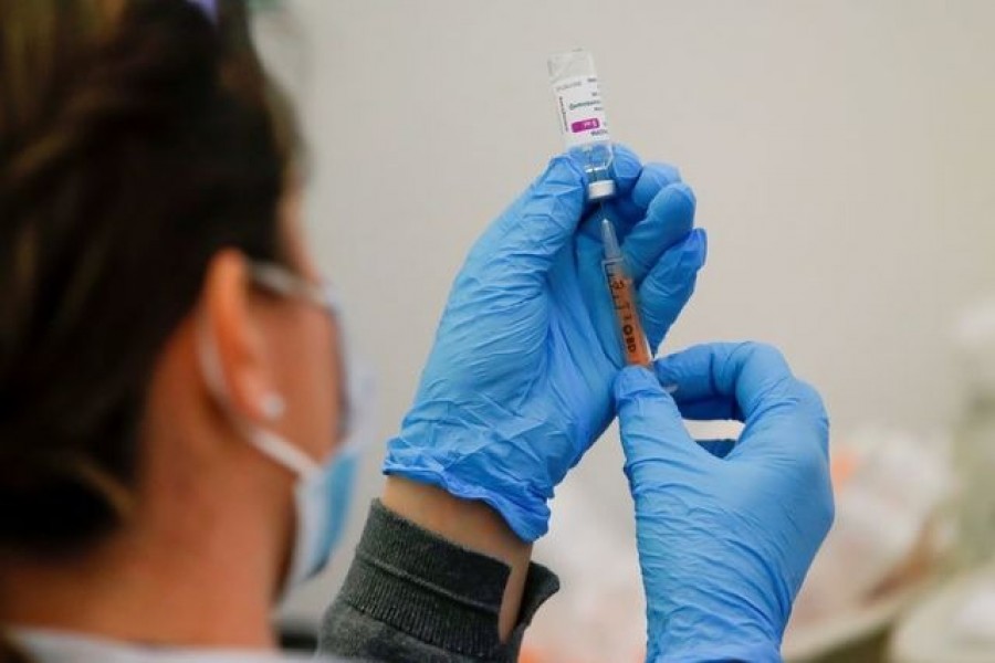 A dose of the AstraZeneca Covid-19 vaccine is prepared in a vaccination centre at Newmarket Racecourse, amid the coronavirus disease outbreak in Newmarket, Britain March 26, 2021 — Reuters/Files