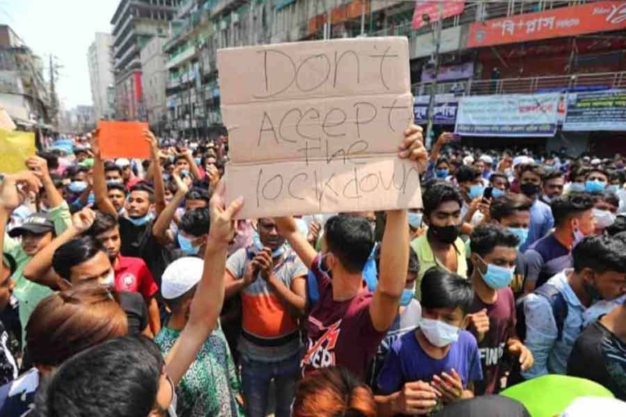 Traders stage demonstration protesting closure of markets