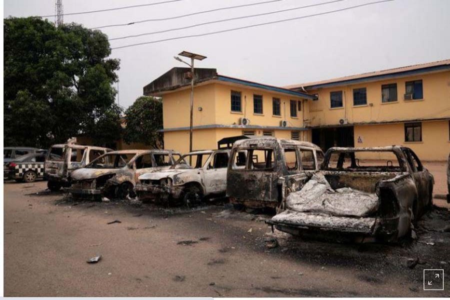 Gunmen help more than 1,800 inmates flee in attack on Nigerian prison