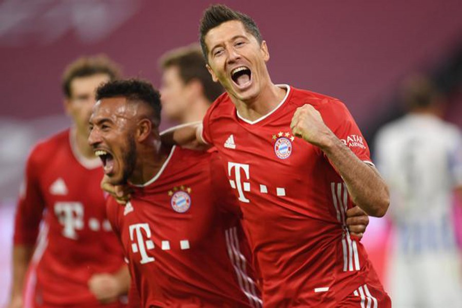 Bayern Munich’s Robert Lewandowski celebrates his goal with teammates — Reuters file photo