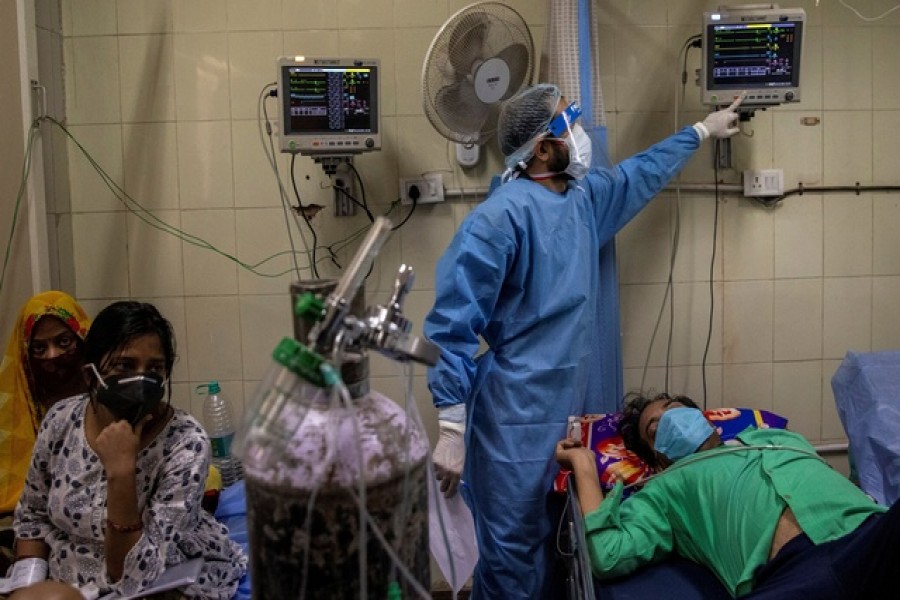 Patients suffering from the coronavirus disease (Covid-19) get treatment at the casualty ward in Lok Nayak Jai Prakash (LNJP) hospital, amidst the spread of the disease in New Delhi, India, April 15, 2021 — Reuters