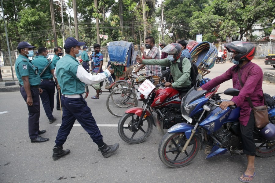 Dhaka streets getting filled with rickshaws, private vehicles in 'strict' lockdown