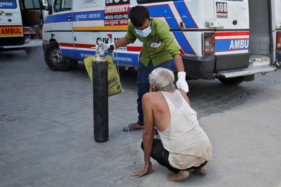 A patient with a breathing problem is helped by his relative to enter a Covid-19 hospital for treatment, amidst the spread of the coronavirus disease (Covid-19), in Ahmedabad, India on April 19, 2021 - Reuters photo