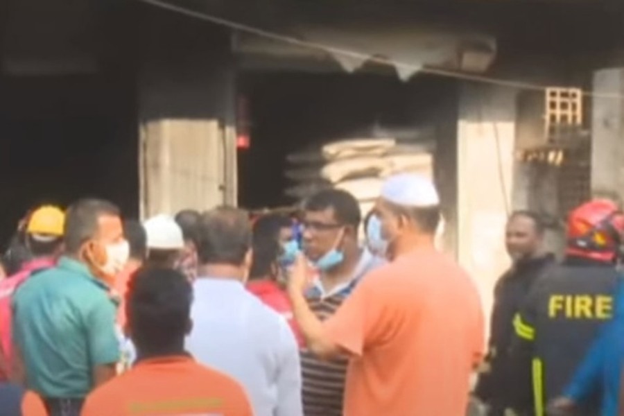 Old Dhaka chemical warehouse  fire leaves two dead