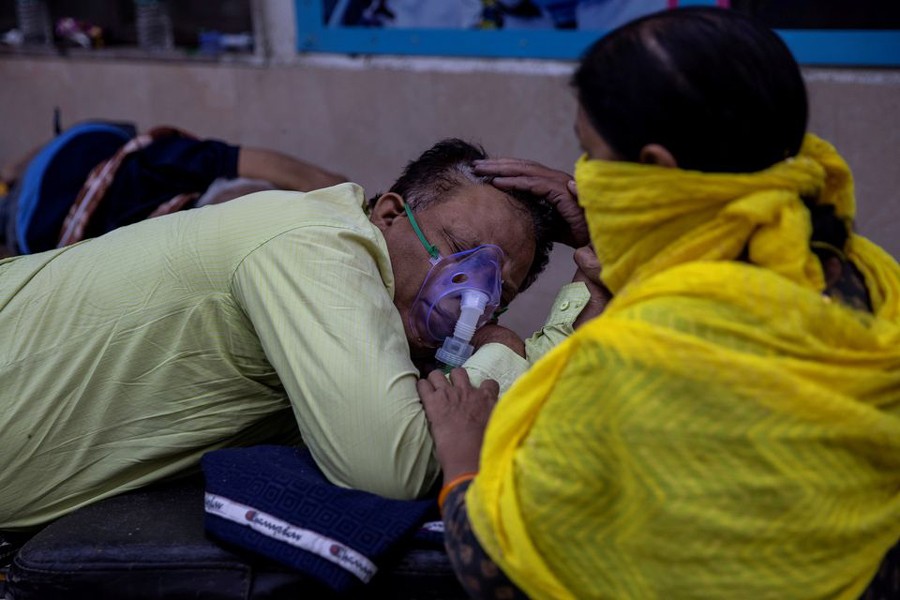 A woman takes care of her husband who is suffering from the coronavirus disease (Covid-19) as he waits to get admitted outside the casualty ward at Guru Teg Bahadur hospital, amidst the spread of the disease in New Delhi, India on April 23, 2021 — Reuters photo