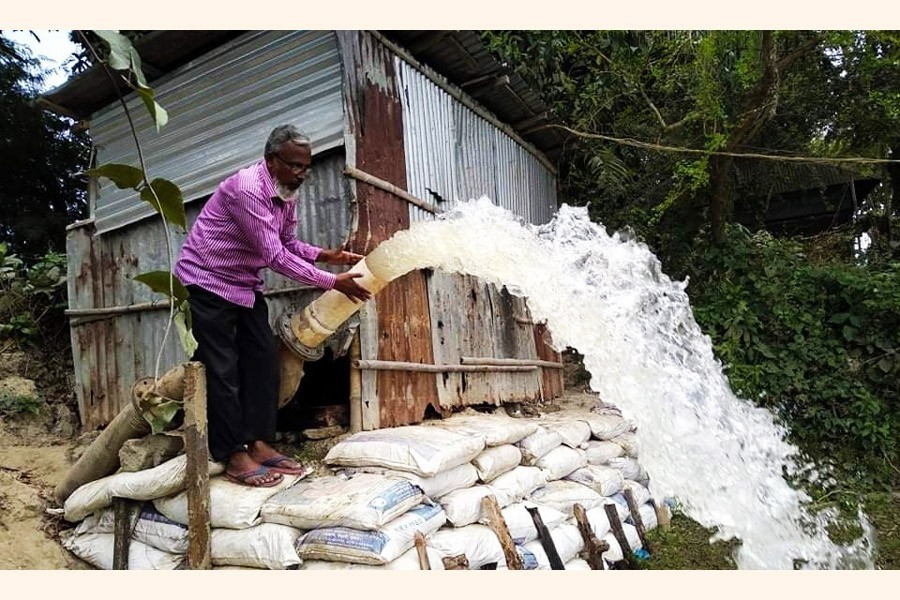 Photo shows Matin Saikot's Irrigation Project at Adampur village under Daudkandi upazila in Cumilla — FE Photo