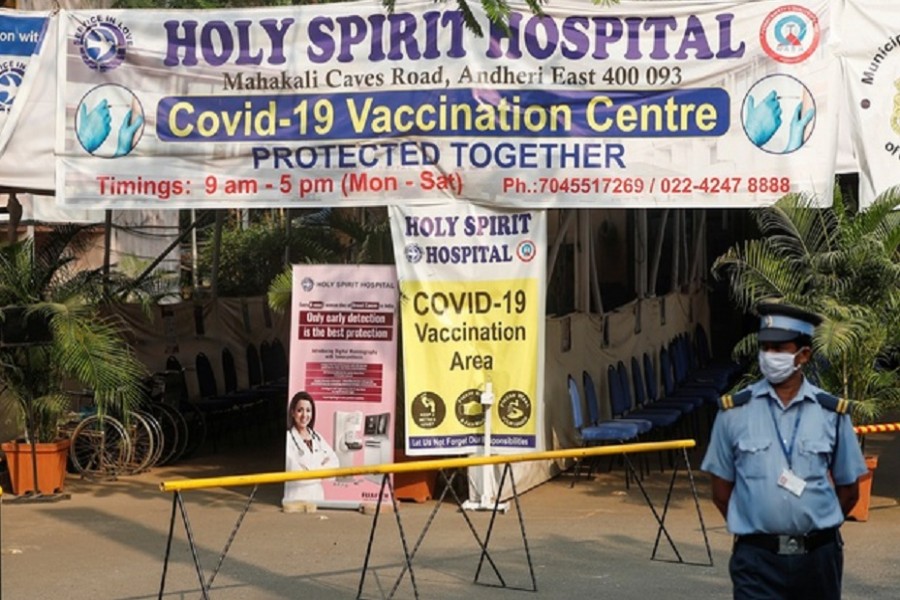 A private security guard stands outside an empty coronavirus disease (COVID-19) vaccination centre after Brihanmumbai Municipal Corporation (BMC) issued a notice about no vaccination for three days, in Mumbai, India, Apr 30, 2021. REUTERS