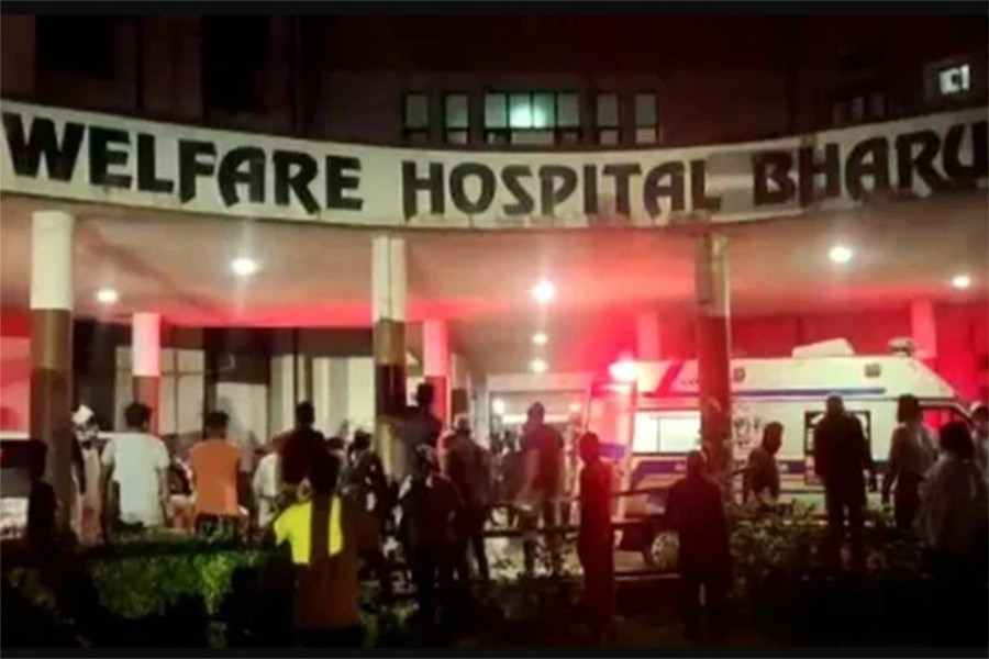 18 die in fire at Covid hospital in India