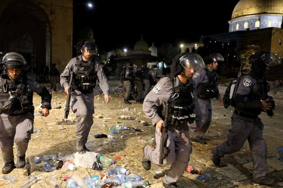 Israeli police run during clashes with Palestinians at the compound that houses Al-Aqsa Mosque, known to Muslims as Noble Sanctuary and to Jews as Temple Mount, amid tension over the possible eviction of several Palestinian families from homes on land claimed by Jewish settlers in the Sheikh Jarrah neighbourhood, in Jerusalem's Old City, on Friday -Reuters photo