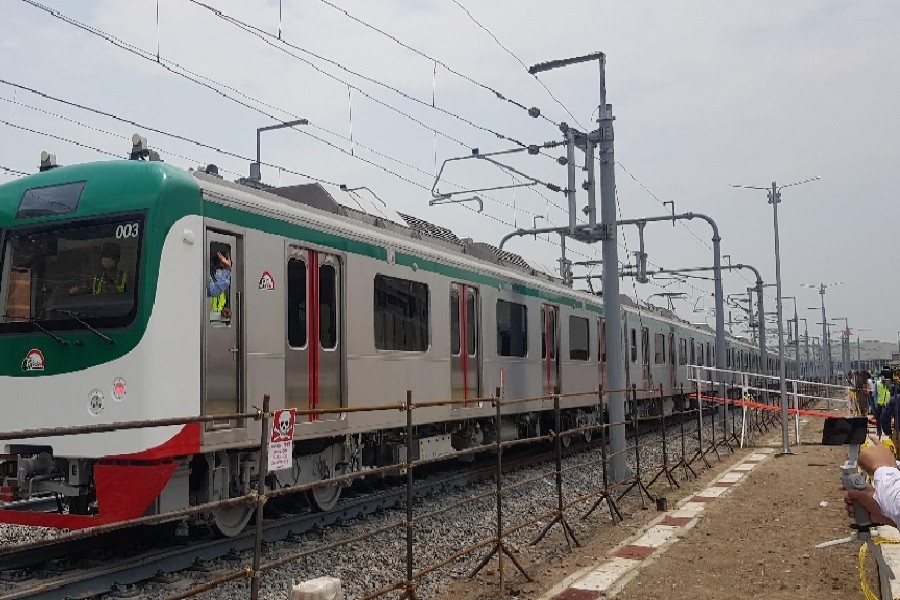 Dhaka metro rail's test run   